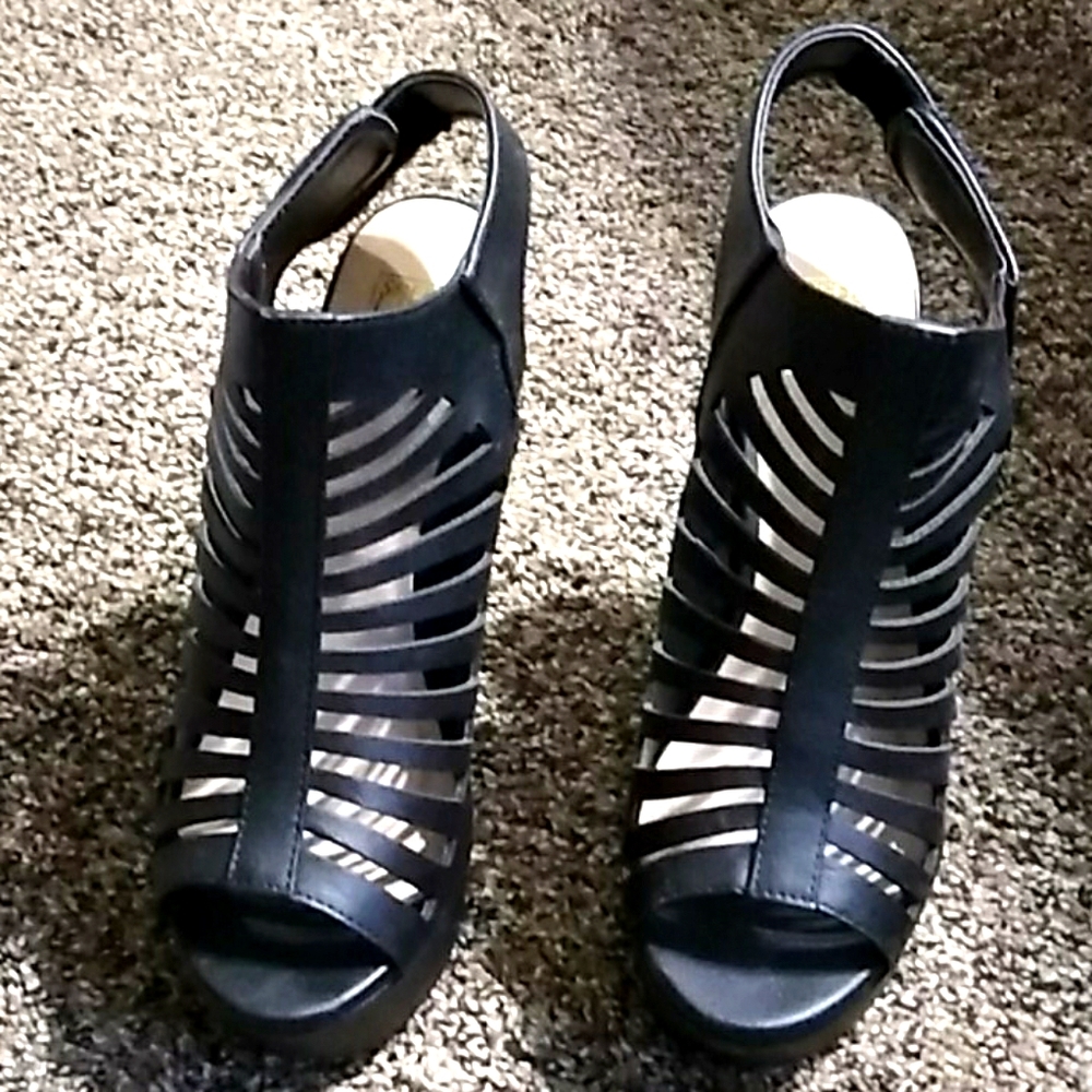 Black high heels/pumps